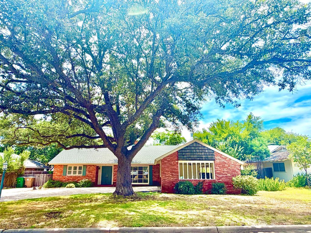 Image 2 of property listing at 2129 Sul Ross Street, San Angelo, TX 76904