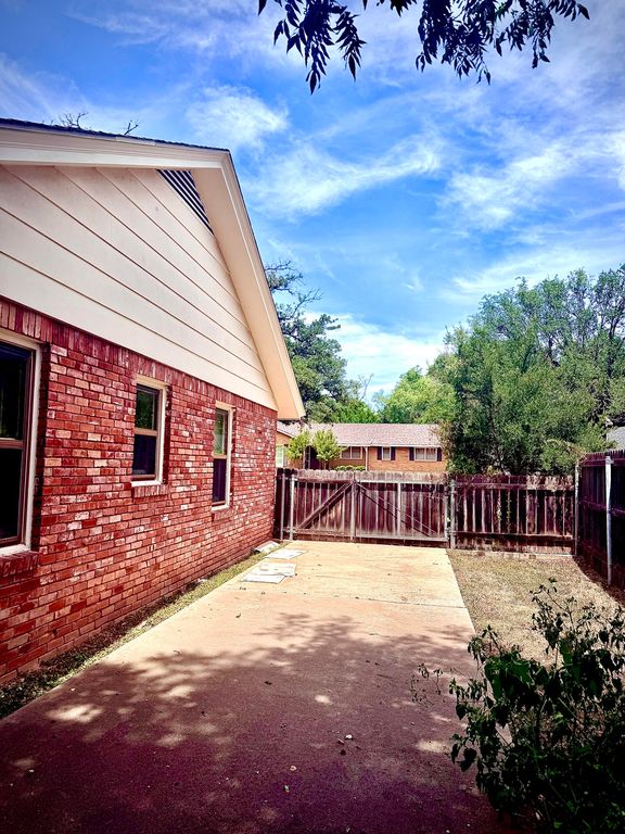 Image 27 of property listing at 2129 Sul Ross Street, San Angelo, TX 76904