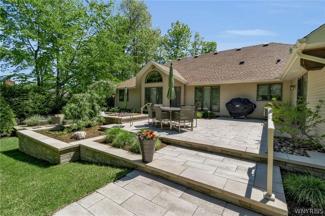 90 Midway Drive, Orchard Park, NY 14127