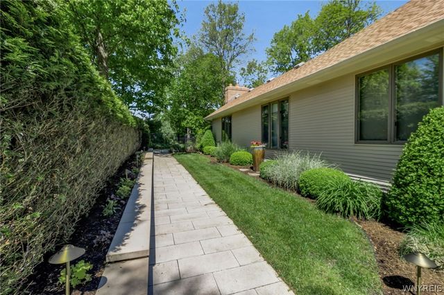 90 Midway Drive, Orchard Park, NY 14127