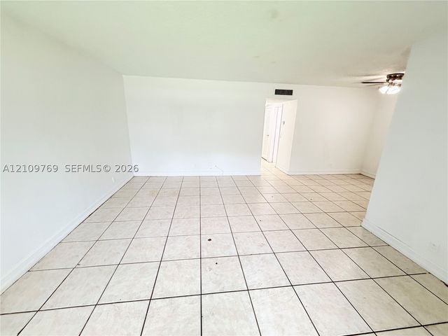 4160 NW 21st St 124D, Lauderhill, FL 33313