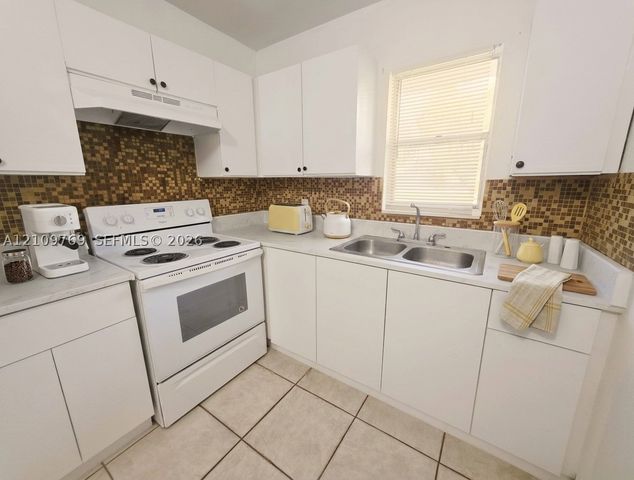 4160 NW 21st St 124D, Lauderhill, FL 33313