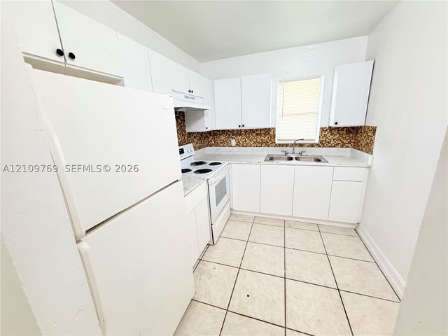 4160 NW 21st St 124D, Lauderhill, FL 33313
