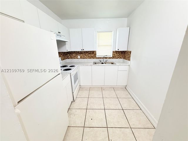 4160 NW 21st St 124D, Lauderhill, FL 33313