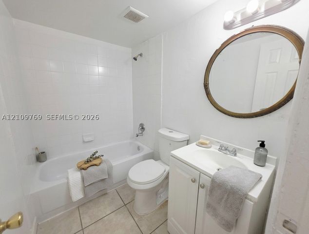 4160 NW 21st St 124D, Lauderhill, FL 33313
