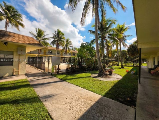 4160 NW 21st St 124D, Lauderhill, FL 33313