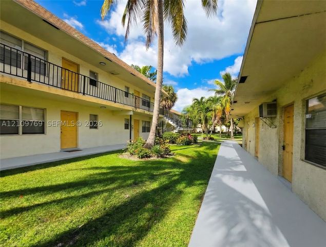 4160 NW 21st St 124D, Lauderhill, FL 33313