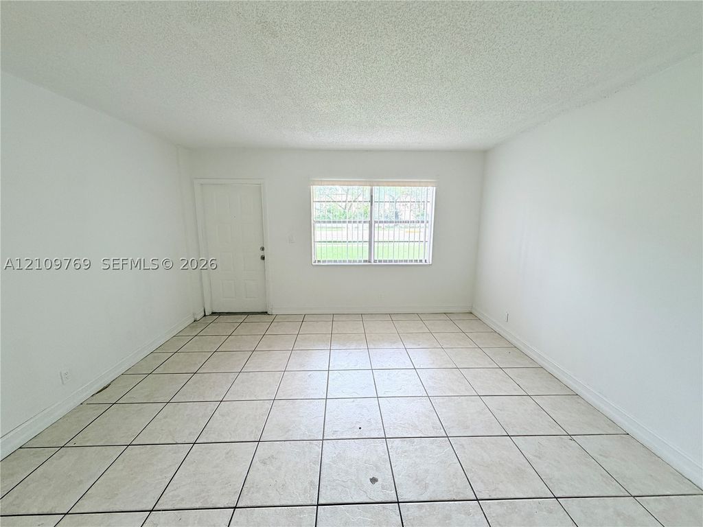 4160 NW 21st St 124D, Lauderhill, FL 33313