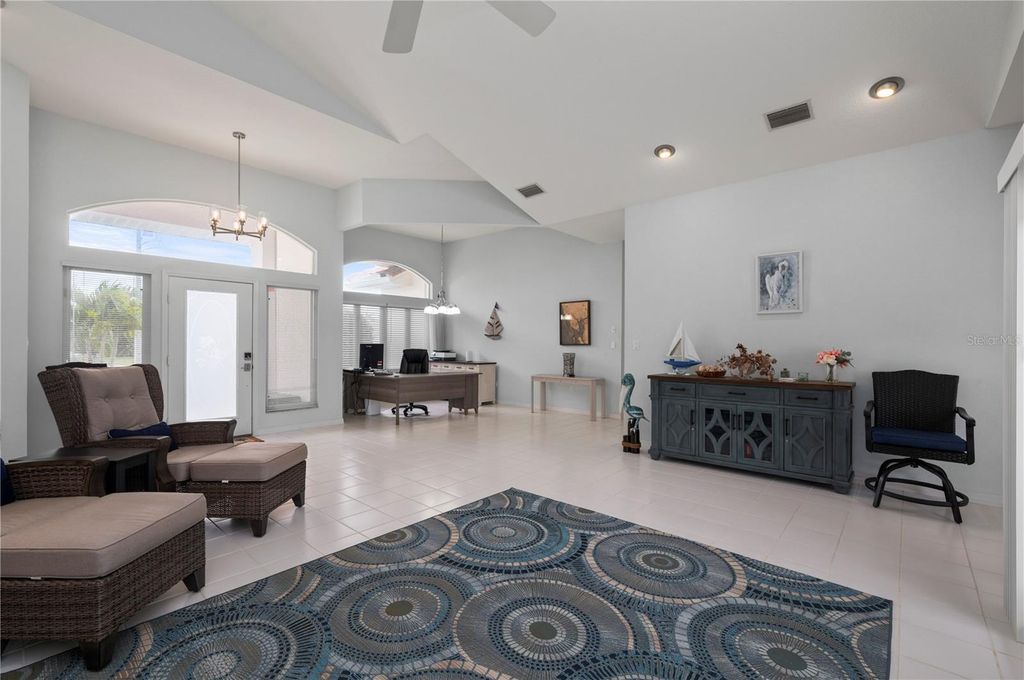 Image 14 of property listing at 709 VIA TUNIS, Punta Gorda, FL 33950