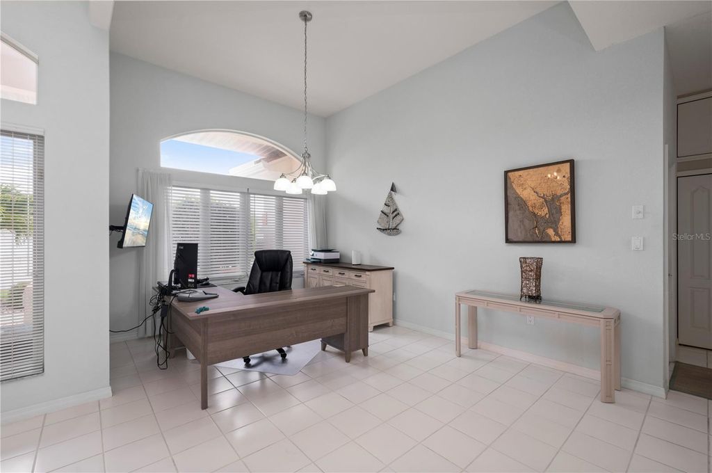 Image 15 of property listing at 709 VIA TUNIS, Punta Gorda, FL 33950