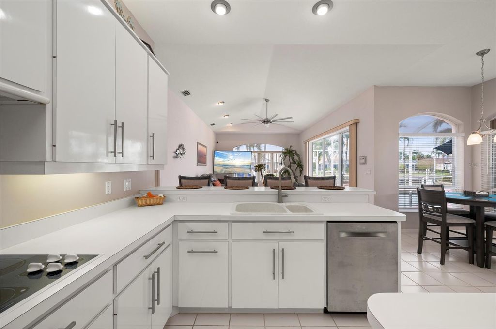 Image 22 of property listing at 709 VIA TUNIS, Punta Gorda, FL 33950