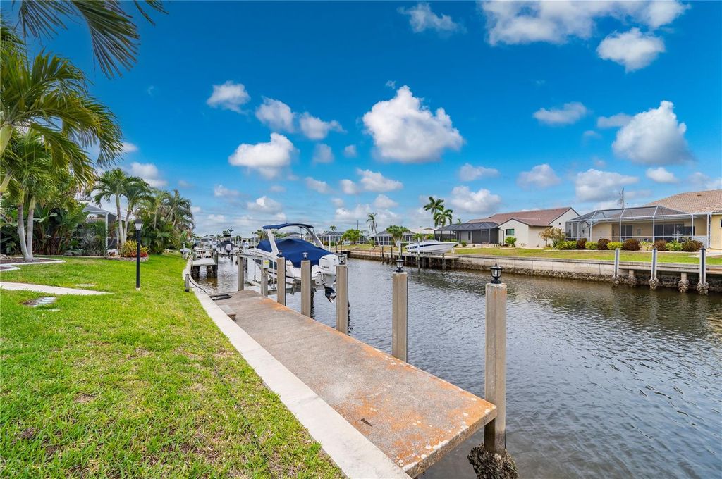 Image 59 of property listing at 709 VIA TUNIS, Punta Gorda, FL 33950