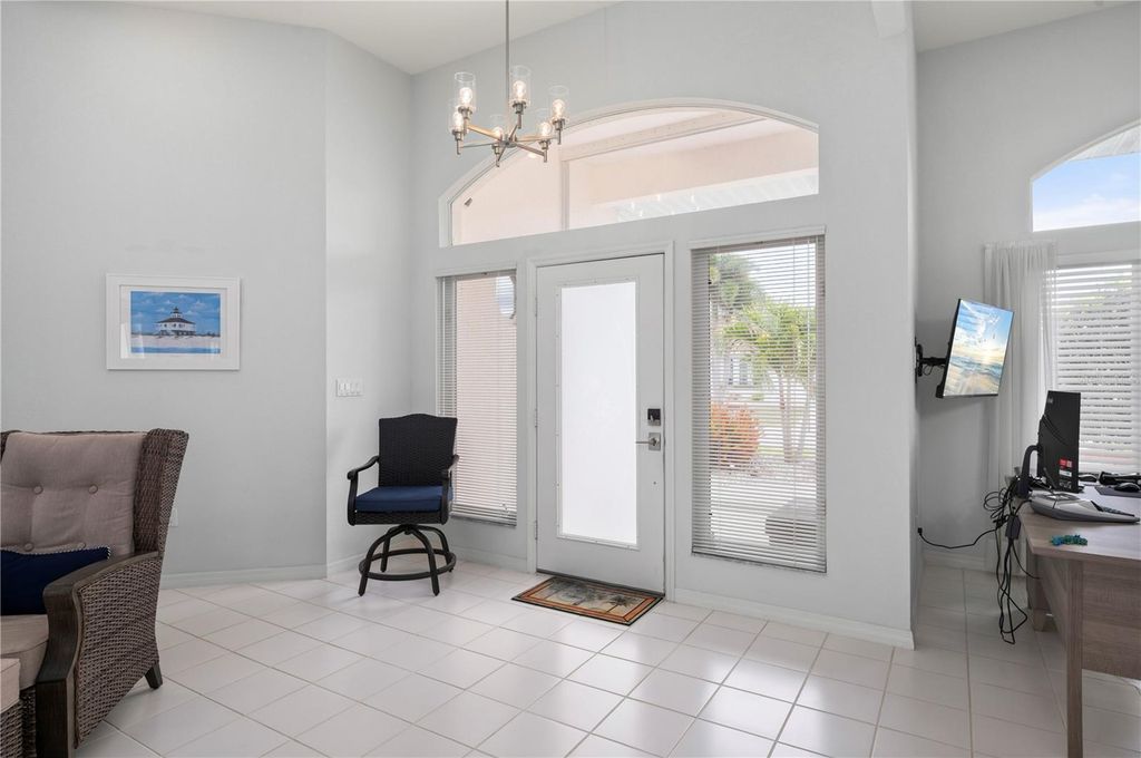 Image 10 of property listing at 709 VIA TUNIS, Punta Gorda, FL 33950