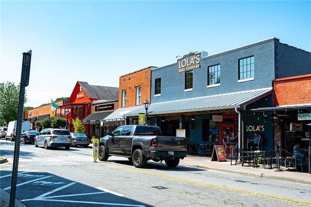 150 Maison Court, Roswell, GA 30076