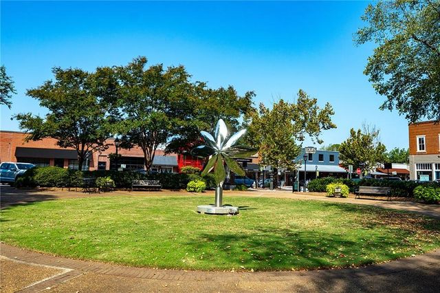 150 Maison Court, Roswell, GA 30076