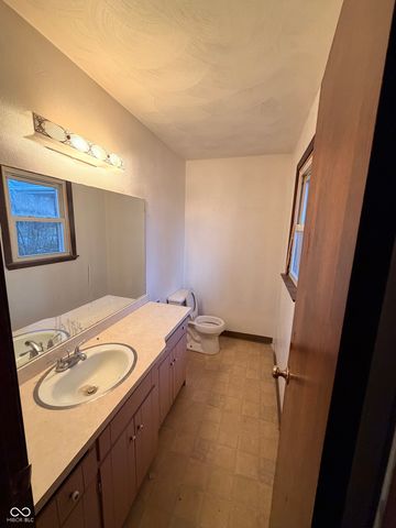 1616 E 47th Street, Anderson, IN 46013