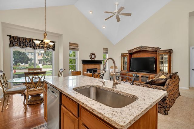 819 Canton Drive, Oswego, IL 60543