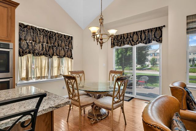 819 Canton Drive, Oswego, IL 60543