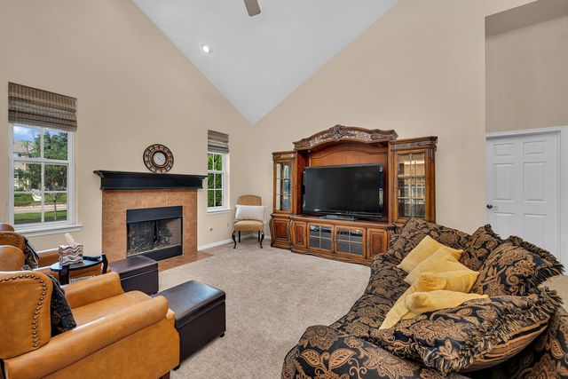 819 Canton Drive, Oswego, IL 60543