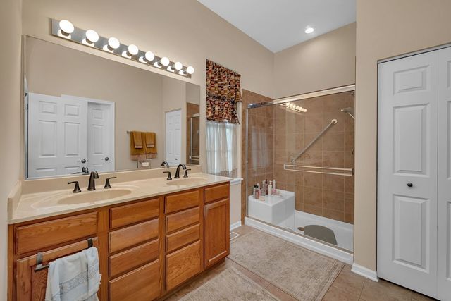819 Canton Drive, Oswego, IL 60543