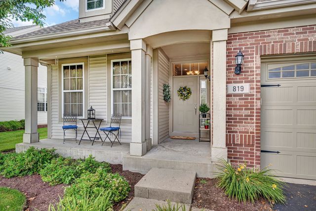 819 Canton Drive, Oswego, IL 60543