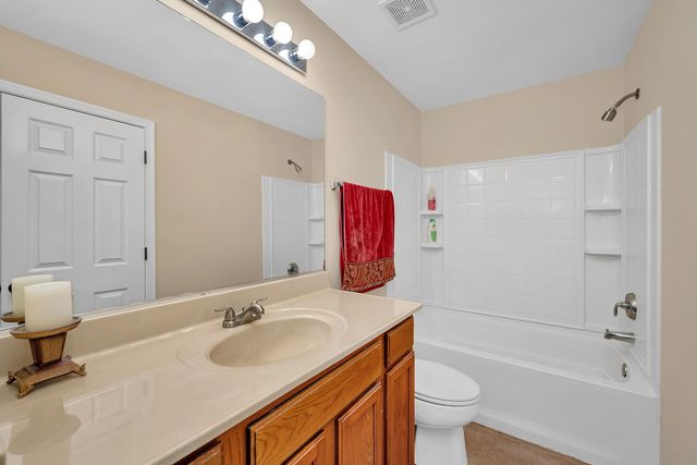 819 Canton Drive, Oswego, IL 60543