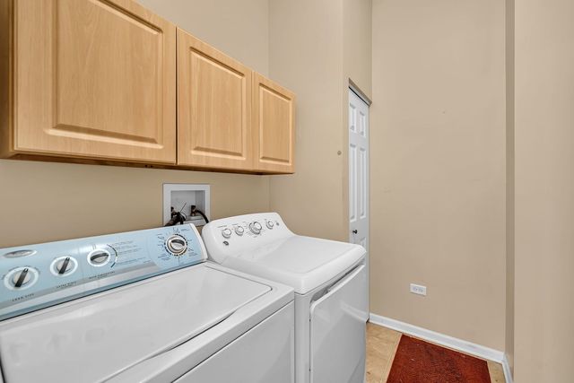 819 Canton Drive, Oswego, IL 60543