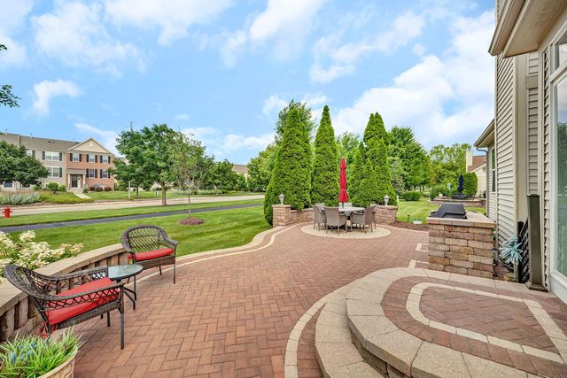 819 Canton Drive, Oswego, IL 60543