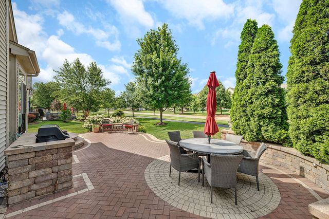 819 Canton Drive, Oswego, IL 60543