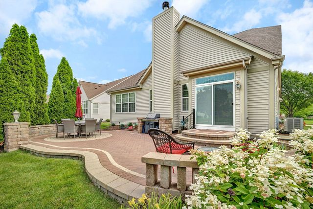 819 Canton Drive, Oswego, IL 60543