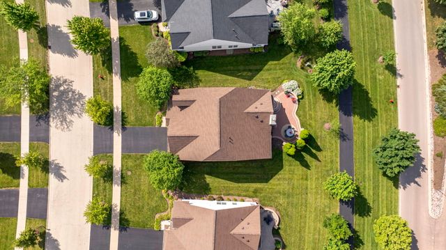 819 Canton Drive, Oswego, IL 60543