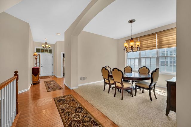 819 Canton Drive, Oswego, IL 60543