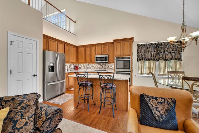 819 Canton Drive, Oswego, IL 60543