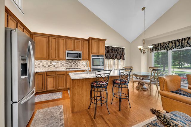 819 Canton Drive, Oswego, IL 60543