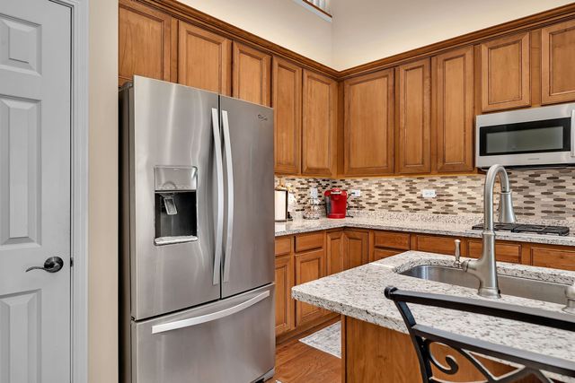 819 Canton Drive, Oswego, IL 60543