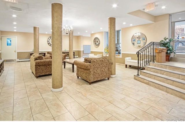 101 Clinton Avenue 1L, Mineola, NY 11501