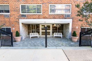101 Clinton Avenue 1L, Mineola, NY 11501