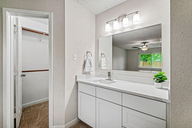 613 Dixie Drive, League City, TX 77573