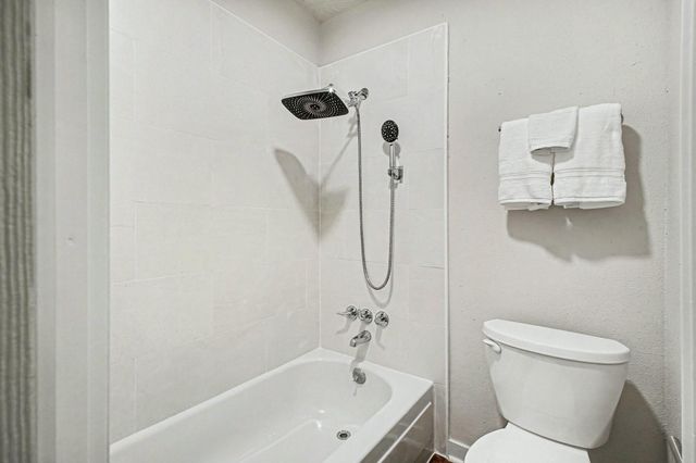 613 Dixie Drive, League City, TX 77573