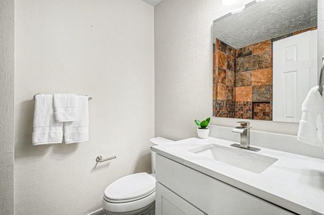 613 Dixie Drive, League City, TX 77573