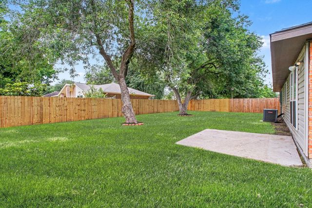 613 Dixie Drive, League City, TX 77573