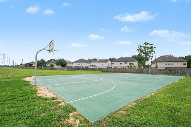 613 Dixie Drive, League City, TX 77573