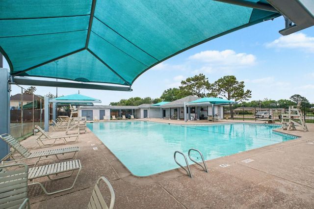 613 Dixie Drive, League City, TX 77573