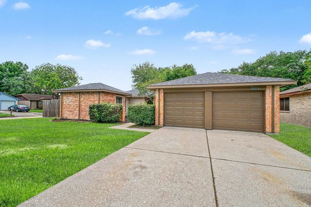 613 Dixie Drive, League City, TX 77573