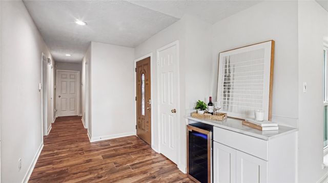 613 Dixie Drive, League City, TX 77573