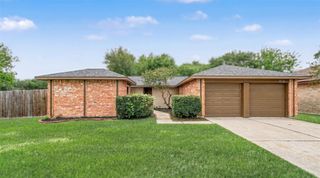613 Dixie Drive, League City, TX 77573