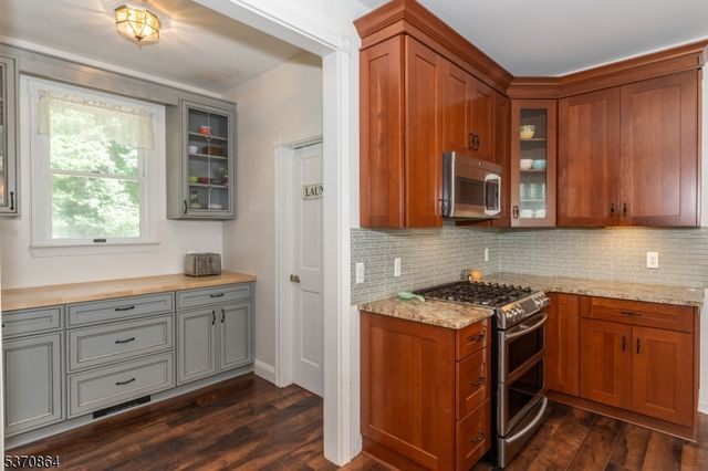 15 Rock Hollow Rd, Rockaway Twp., NJ 07801