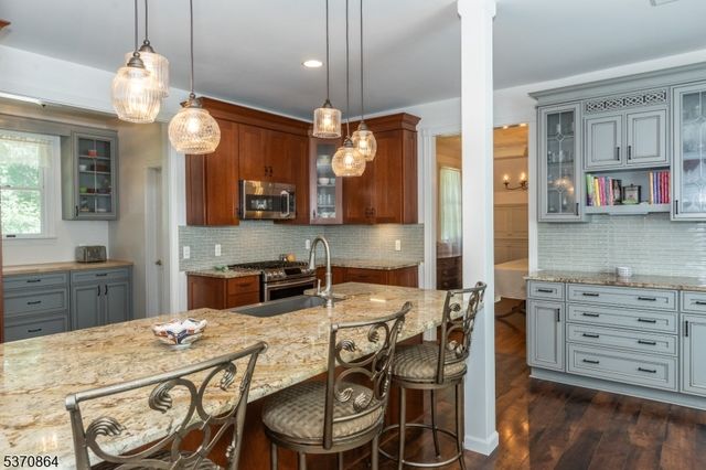 15 Rock Hollow Rd, Rockaway Twp., NJ 07801