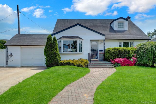 2718 Rowehl Drive, East Meadow, NY 11554