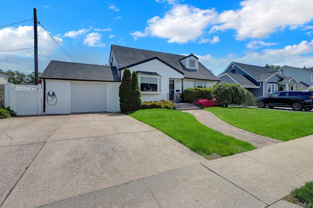 2718 Rowehl Drive, East Meadow, NY 11554